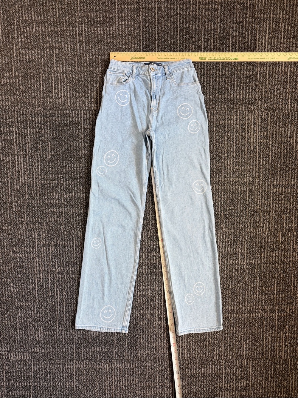 Hollister Ultra High Rise Mom Jeans Smiley Face Light Wash 26 Long